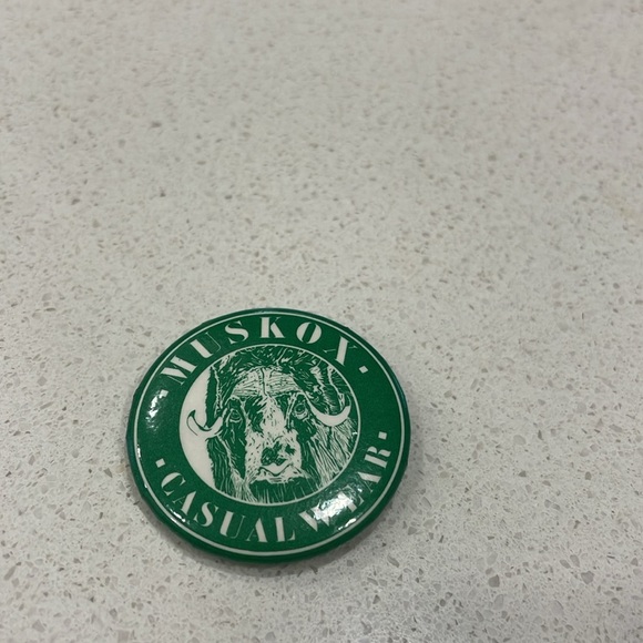 Vintage Clothing Brand Pins - Picture 7 of 12